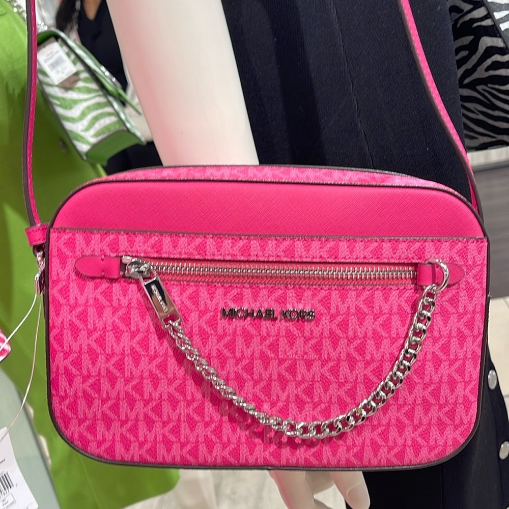Michael Kors Jet Set Large Signature Logo Chain Crossbody Bag
Dragonfruit NWT - Picture 11 of 16
